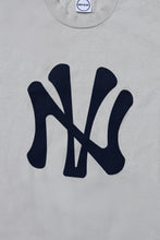 Load image into Gallery viewer, NV Logo Boxy Garment Dyed T-Shirt
